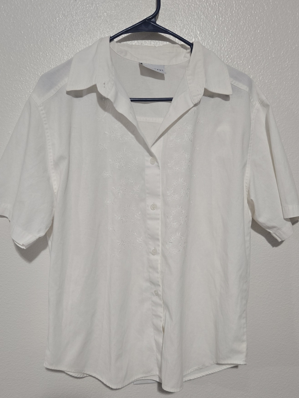 Jantzen White Short-Sleeve Embroidered Button-Front Blouse